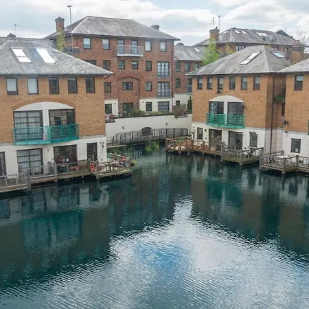 Stylish Waterfront Apartment London Exterior photo